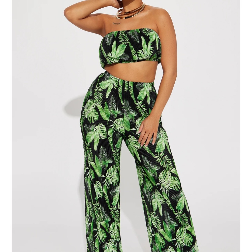 Fashion Nova Green and Black Wide Leg Pants